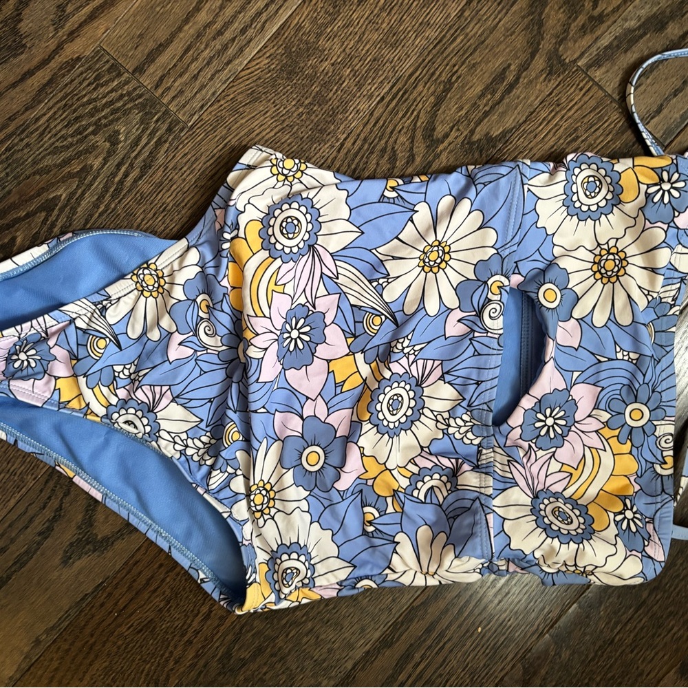 Floral one piece swimsuit women’s size small